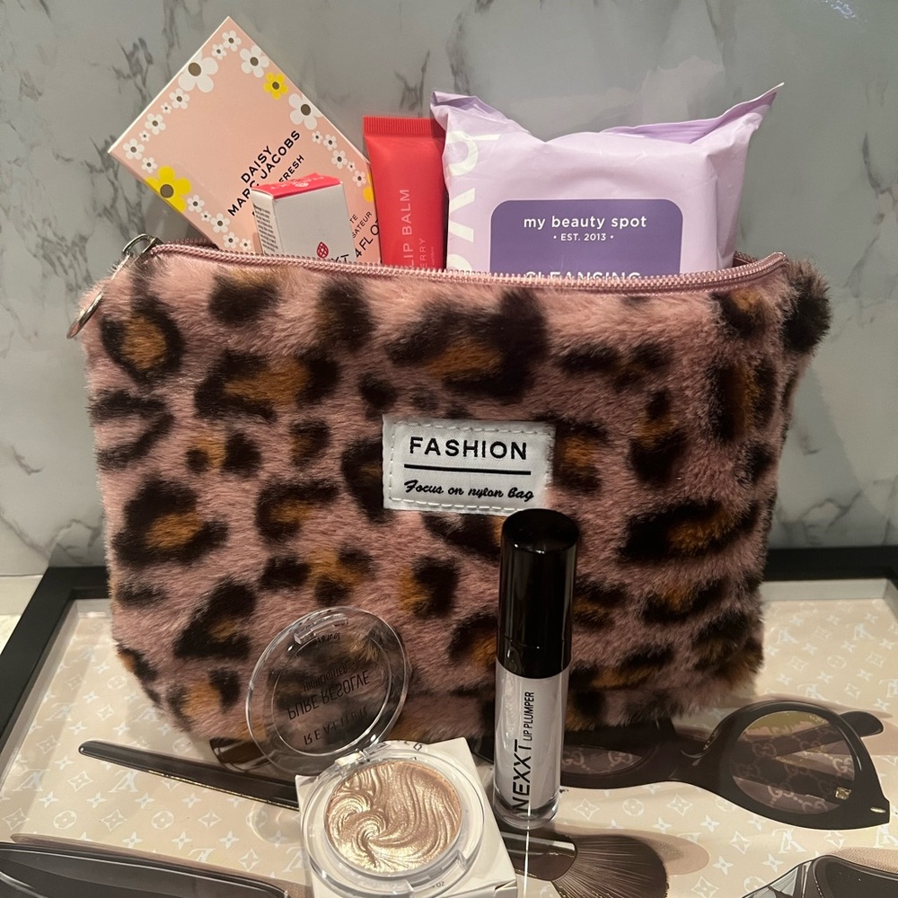 Essentials Make Up Bundle - 6 pc Set - Picture 8 of 11